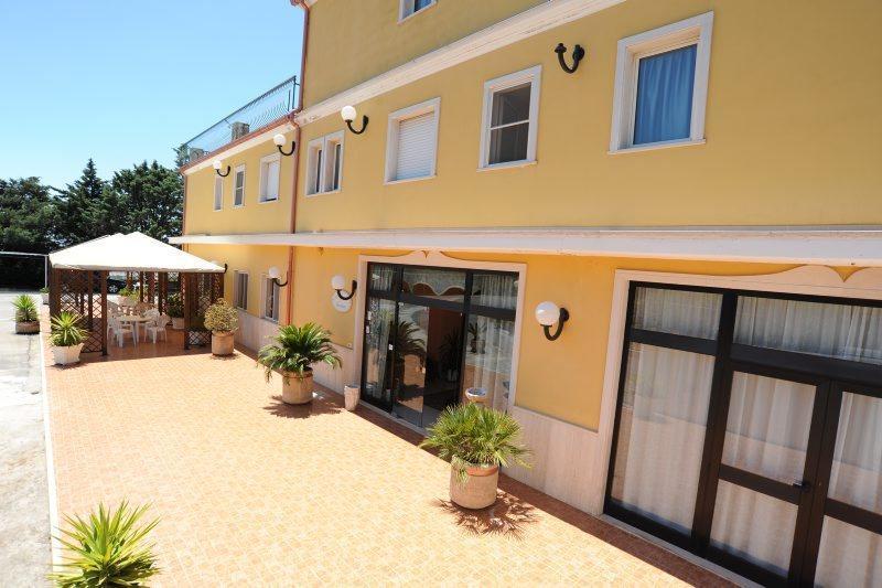 Hotel Garden ซานโจวานนี โรตอนโด ภายนอก รูปภาพ